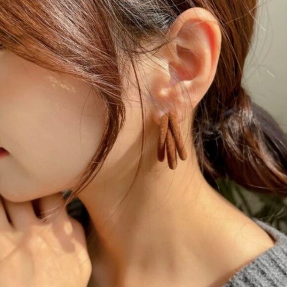 🔅🆕🔅 🧡  Classic Timeless Elegant Minimalist Triple Hoop Velvet Earrings🤎 - Picture 1 of 11